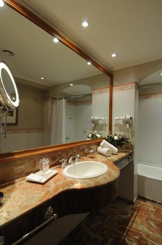Windsor Hotelにあるバスルーム