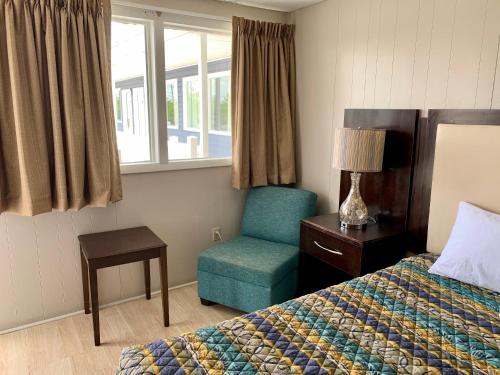 Säng eller sängar i ett rum på Cabana Motel