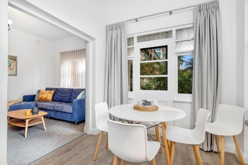 Posezení v ubytování Bayview Apartments Glenelg