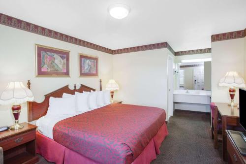 Ένα ή περισσότερα κρεβάτια σε δωμάτιο στο Days Inn by Wyndham Trumann AR