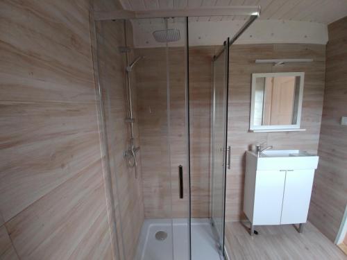 Koupelna v ubytování Nad Zalewem - Kluczbork- domki całoroczne