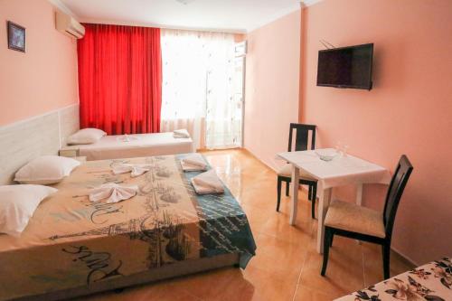Ένα ή περισσότερα κρεβάτια σε δωμάτιο στο Apartments Dani