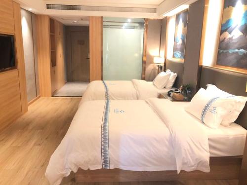 Postel nebo postele na pokoji v ubytování Mushanhe Hotel
