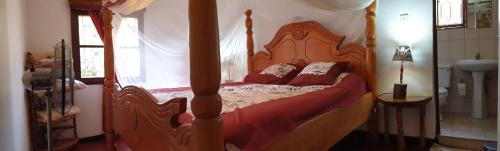 Alison & Dave's Guesthouse tesisinde bir odada yatak veya yataklar