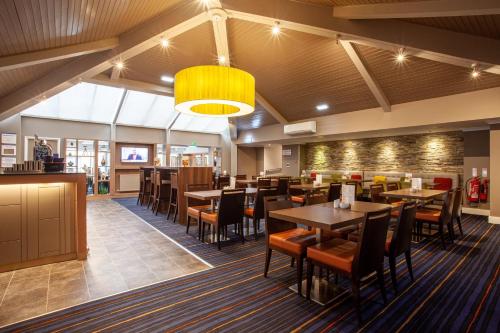 A restaurant or other place to eat at Holiday Inn Express Edinburgh Airport, an IHG Hotel