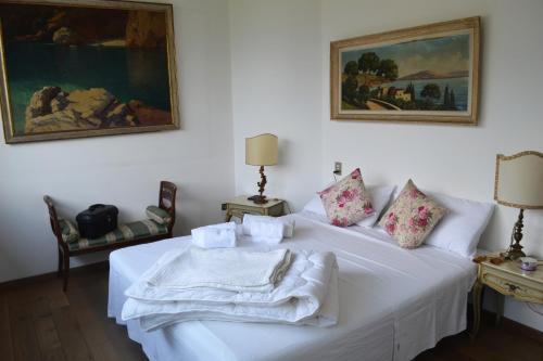 Posteľ alebo postele v izbe v ubytovaní luxury villa in como lake