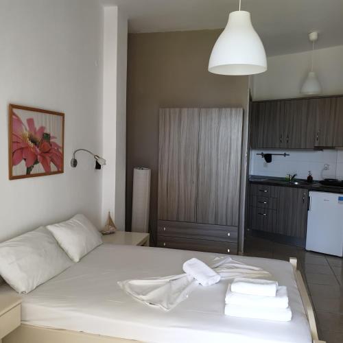Una cama o camas en una habitación de Amparoudes