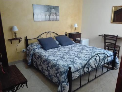 En eller flere senge i et værelse på THE BEST ROOMS & APARTMENTS - Parcheggia gratis sotto casa ed entra -