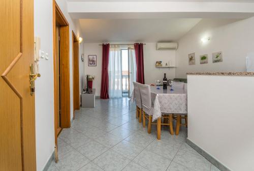 a kitchen and dining room with a table and chairs at Apartman, studio and room Kata in Pula