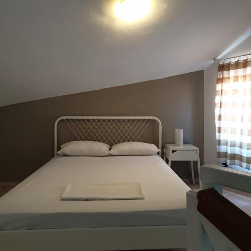 Una cama o camas en una habitación de Amparoudes