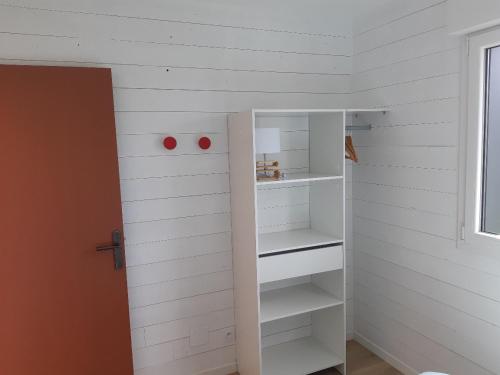a white closet with white shelves and a window at ETABLISSEMENT CHEZ JULES in Ambleteuse