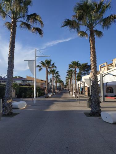 Gallery image of Appartement, vue sur mer, accés direct plage, piscine in Vias