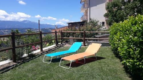 two chairs and a table sitting on the grass at La dimora dei Sanniti in Busso