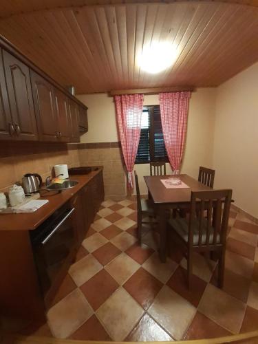 Photo de la galerie de l'établissement Apartman Damjanovic, à Cetinje