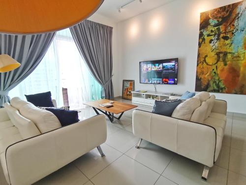 TV a/nebo společenská místnost v ubytování Southbay Plaza Condominium