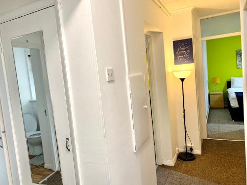 Foto dalla galleria di Spacious London Excel 2 bedrooms, Separate Reception, Kitchen, Full Apartment a Londra