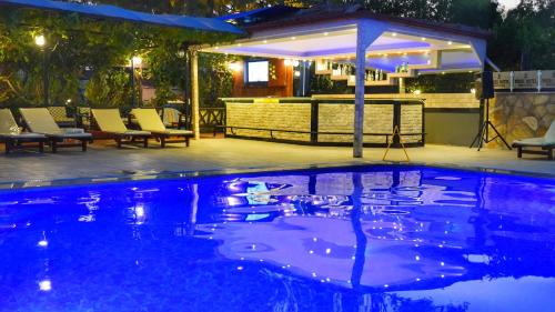 Kolam renang di atau dekat dengan Yücel Hotel