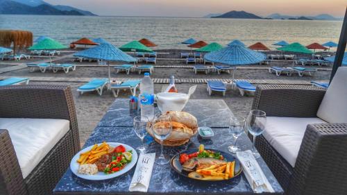 Makanan di atau berdekatan hotel