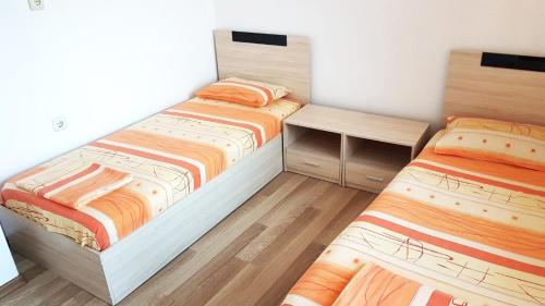 Postel nebo postele na pokoji v ubytování Kirovi House - guest rooms