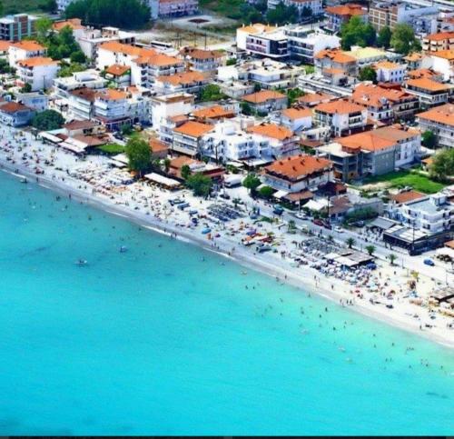 an aerial view of a beach in a resort at Hotel Filoxenia Beach in Leptokaria