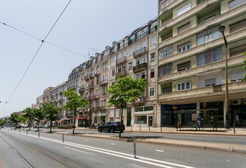 Lisbon luxury retreat! 2 suites, balcony & views!!
