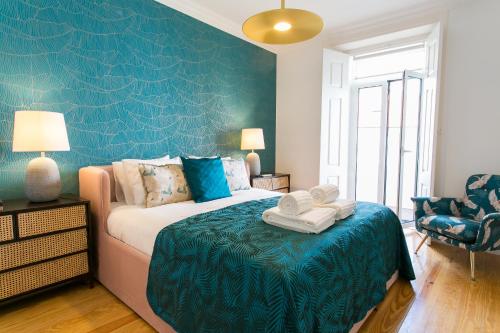 Lisbon luxury retreat! 2 suites, balcony & views!!