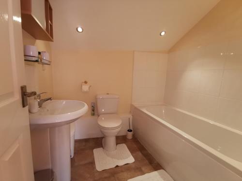 A bathroom at Town House B & B 