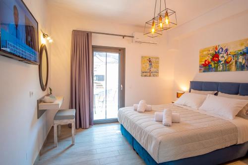 Una cama o camas en una habitación de Serenity Luxe Suites