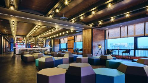 InterContinental Xi'an North by IHGにあるテレビまたはエンターテインメントセンター
