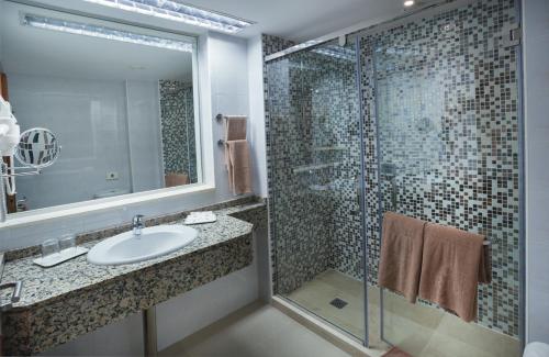 Hotel Riu Monica - Adults Onlyにあるバスルーム