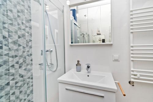 Łazienka w obiekcie BlueApart Apartamenty Nexo