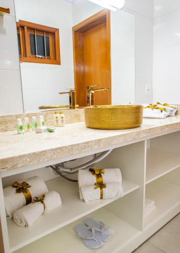 a bathroom with a sink and a mirror at BANGALÔS REFÚGIO DO VALE in Santa Maria do Erval