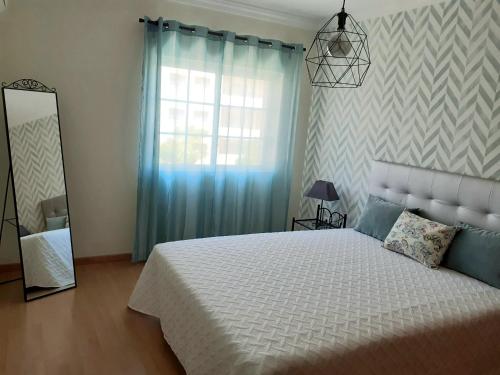 Postel nebo postele na pokoji v ubytování Apartamento Alfarrobeira Mar