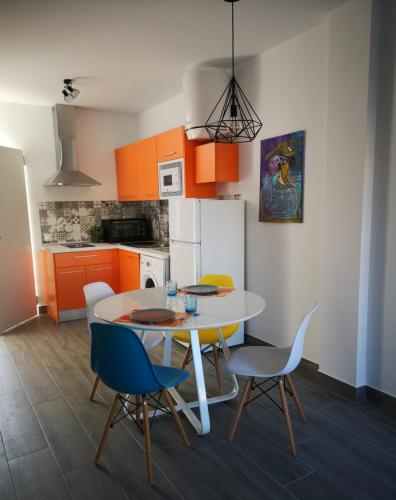 Dapur atau dapur kecil di Bnbook Medea Apartments
