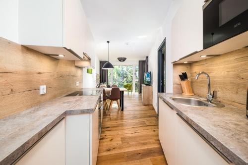 Kuchyň nebo kuchyňský kout v ubytování Apartmenthotel Sonnenhof