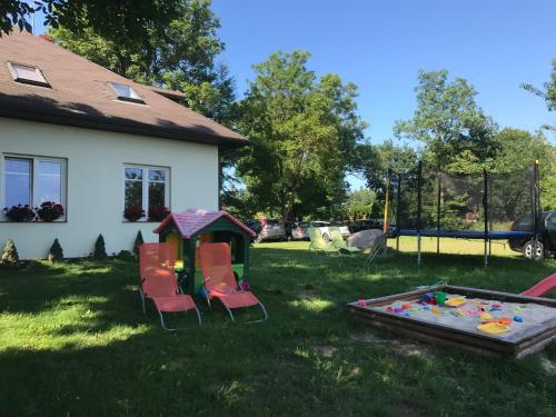 Κήπος έξω από το Dworek Dębina - Idealny dla Rodzin i Przyjaciół - Wspólna Sala do Biesiadowania , Plaża przyjazna Psom