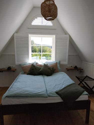 A bed or beds in a room at Ferienwohnung Kleiner Onkel