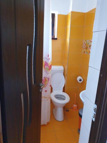 a bathroom with a toilet and a sink at Casa di Madi in 2 Mai