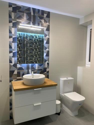 Bilik mandi di Bierzo Habita Apartments
