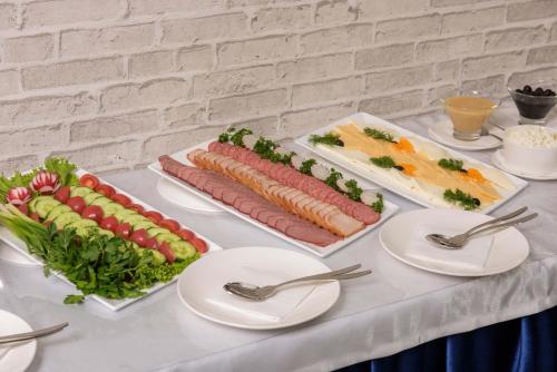 ホテルの敷地内または近くでの食事または食べ物