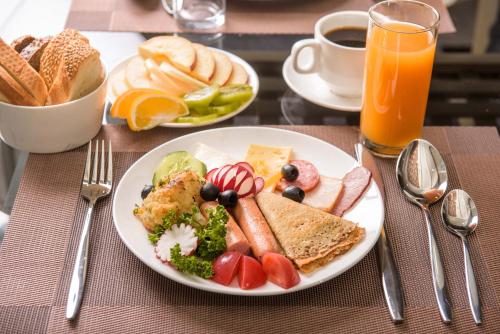ホテルの敷地内または近くでの食事または食べ物