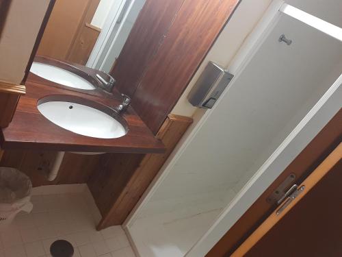 
a bathroom with a sink, toilet and mirror at Albergue Convento S.Francisco in Zafra
