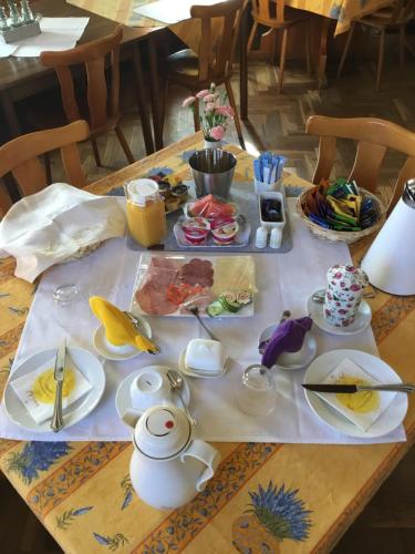 Jídlo v penzionu nebo okolí