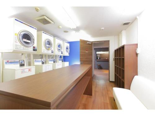 A cozinha ou cozinha compacta de HOTEL MYSTAYS Otemae - Vacation STAY 87117