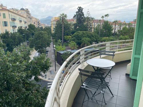 VICTOR HUGO - Modern and sunny, terrace, 2 baths