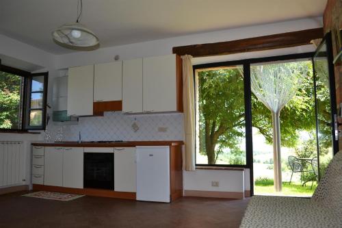 Η κουζίνα ή μικρή κουζίνα στο Agriturismo La Creta