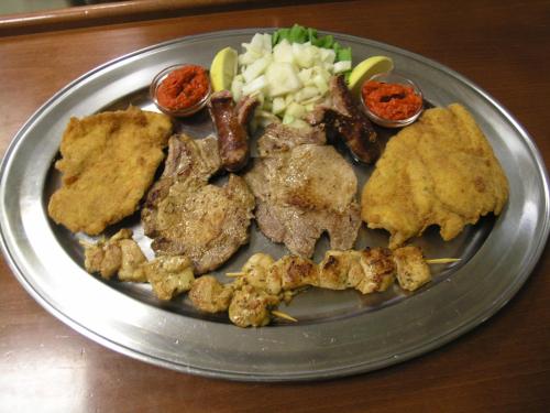 ホテルの敷地内または近くでの食事または食べ物