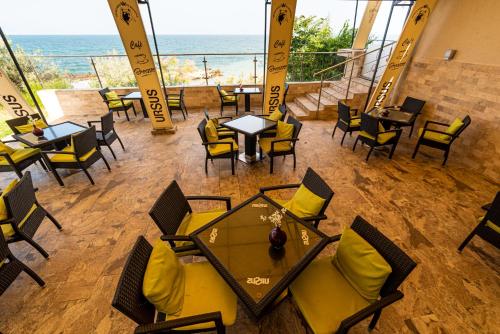 a restaurant with tables and chairs and a view of the ocean at Hotel Capitol in Jupiter