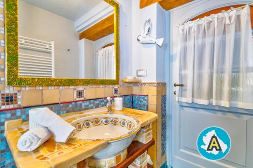 Ένα μπάνιο στο Mimì splendida casa nel cuore di Silvi Paese