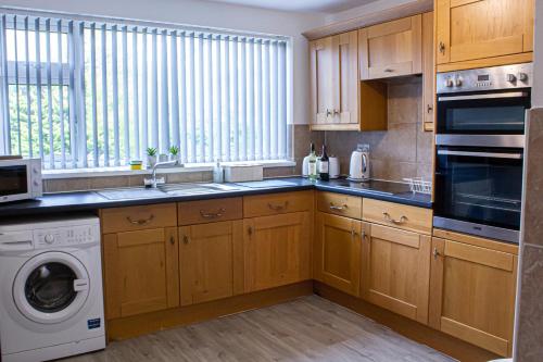 A kitchen or kitchenette at Clarence Lodge